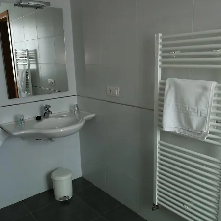 Πανσιόν Restaurante La Bombilla